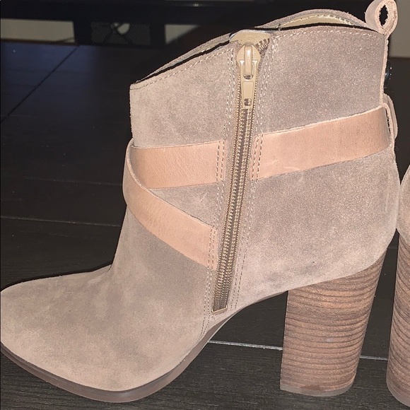 Boots - Picture 5 of 6